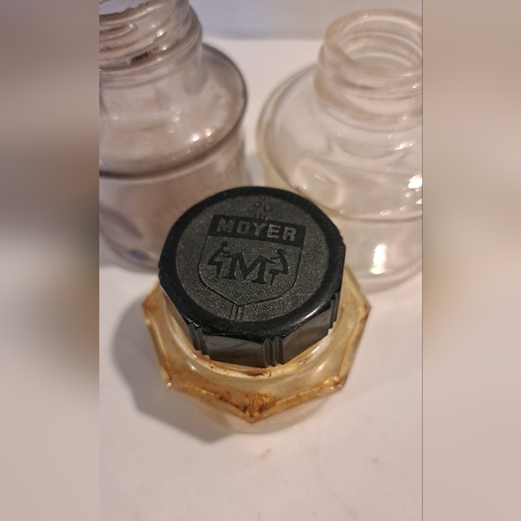 3 Fountain School Desk Inkwell, 1 Moyer, 1 Purple Underwood and 1 clear. - Picture 2 of 6